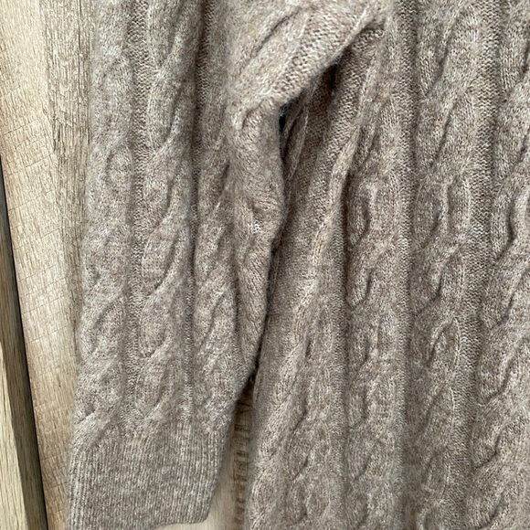 H&M V Neck Tunic Sweater - Picture 7 of 7